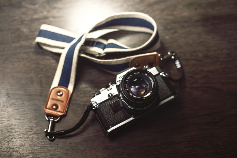 simplicity, bridge, gray, table, blue, lanyard, nostalgia, black, metal, camera, arts culture and entertainment, technology, retro, focus on foreground