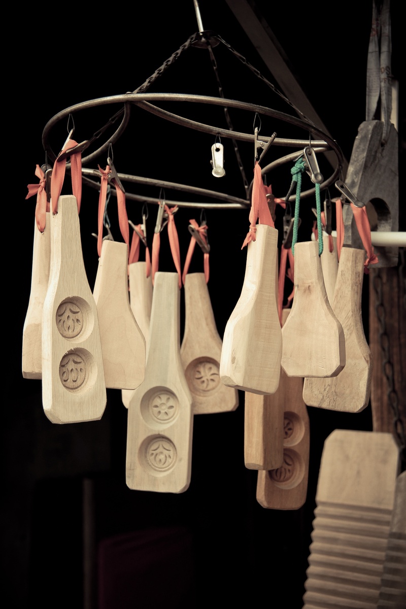 lanyard, the ancient town, arrangement, clothesline, variation, rope, shaoxing, for sale, no people, clothing, indoors, hanging, clothespin, specialty
