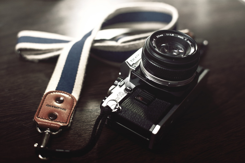 retro styled, technology, retro, close-up, surface, lens - optical instrument, 5K, indoors, lanyard, photo, black color, studio shot, leather, high angle view