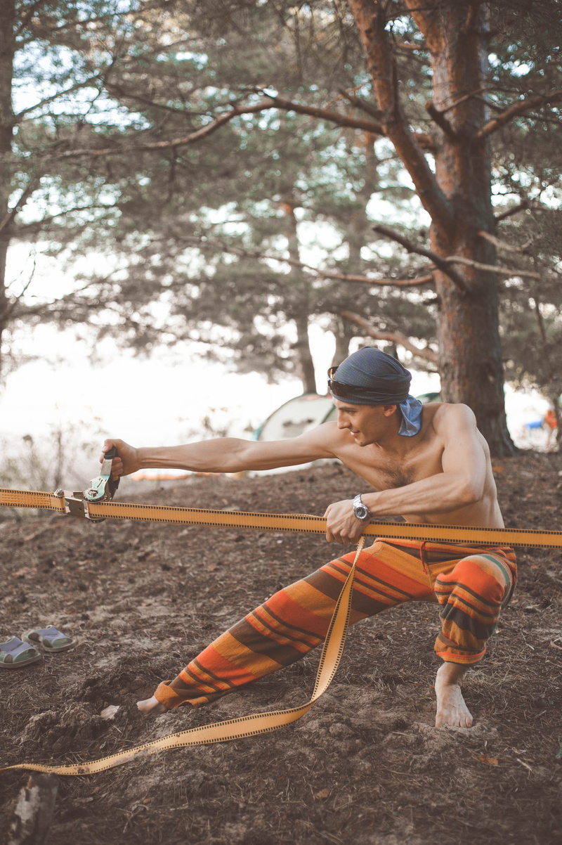 leisure activity, lanyard, males, preparation, one person, child, lifestyles, full length, forest, plant, rope, land, real people, enjoyment, cap, equilibrist