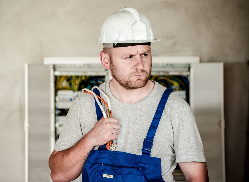 factory, architect, front view, occupation, the operator, indoors, employee, portrait, development, young adult, hat, business, industry, builder, mechanics