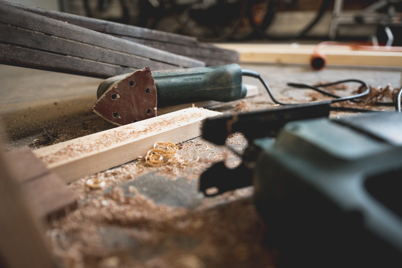 metal, weapon, rusty, day, indoors, equipment, garage, weathered, 5K, work tool, old, sunlight, carpentry, tools, steel, black, the past, carpenter, no people