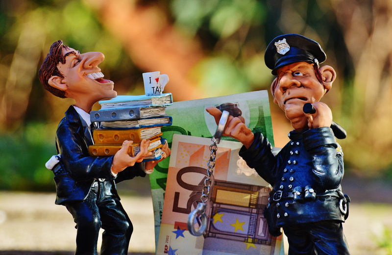 two people, women, friendship, arrest, funny, tax evasion, taxes, adult, men, playing, detention, offspring, cop, police, blue, lock up, theft, finance