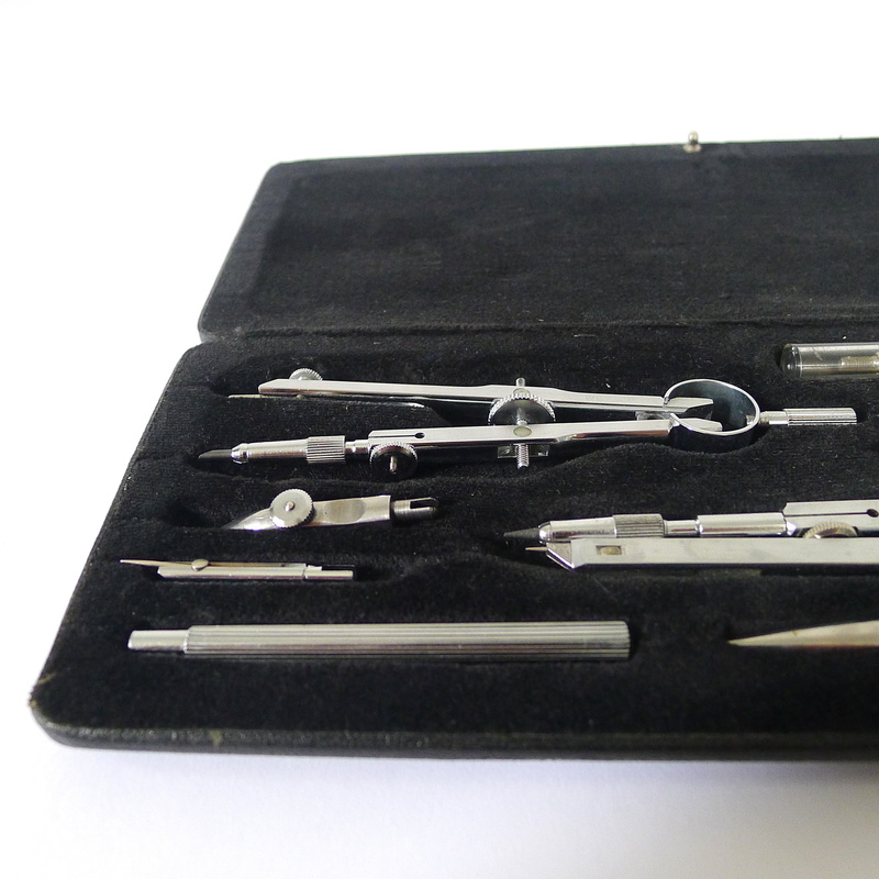 studio shot, close-up, geometries, fashion, in a row, metal, still life, personal accessory, sheet, pencil, no people, 2K, whether, tip, man made object