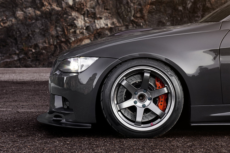 technology, outdoors, silver colored, day, stationary, wealth, land vehicle, disk, wheel, chrome, transportation, E90, mode of transportation, bus, caliper