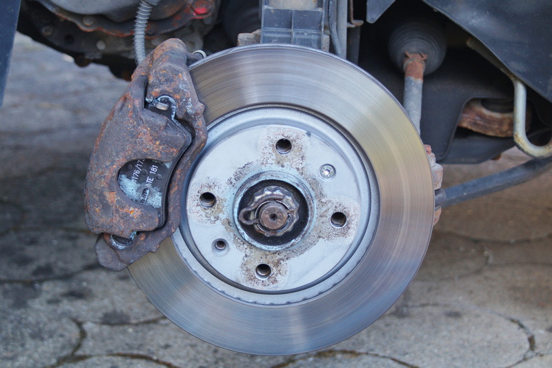 human body part, machinery, working, car, industry, industrial equipment, business, work tool, workshop, slow change, low section, brake system, brake lining