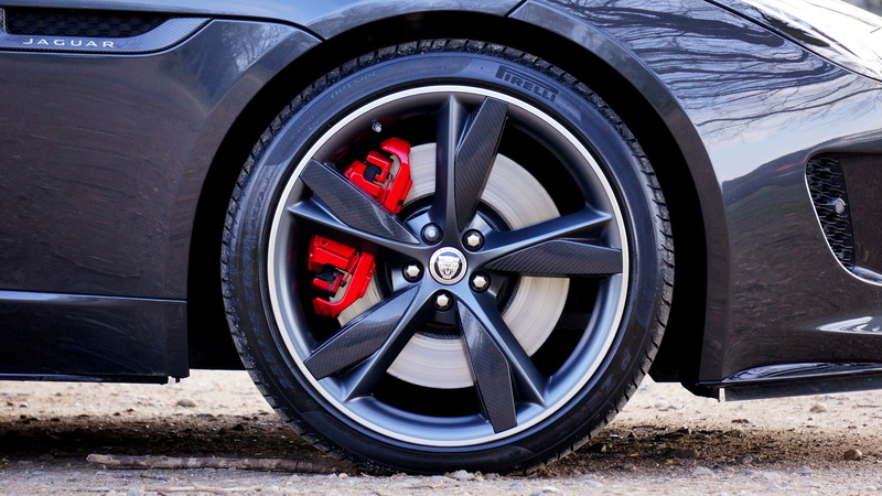 automotive, metal, wheel, alloy, supercar, auto repair shop, automobile, outdoors, silver colored, close-up, no people, rubber, chrome, calipers, 4K, tire
