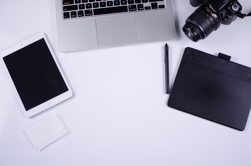 no people, keyboard, ipad, device, studio shot, copy space, lay, office, flat, paper, business, communication, tablet, technology, directly above, work