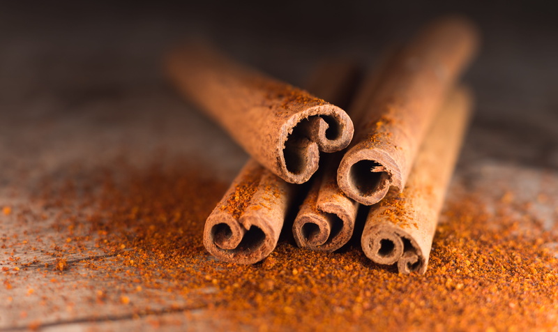 indoors, cinnamon stick, no people, food and drink, fragrance, taste, food, metal, ingredients, rusty, studio shot, wood - material, brown, 5K, advent