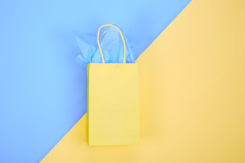 paper bag, reminder, message, single object, gift, colorful, adhesive note, Happy Birthday, Flatlay, blank, studio shot, office, wall - building feature