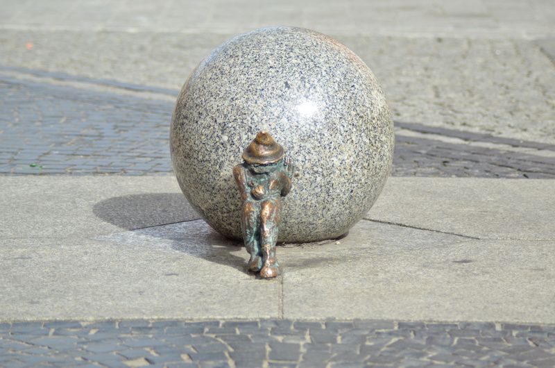 street, trip, little man, little, dwarf, close-up, art, historic, brown, tiny, metal, short, gloss, wrocław, focus on foreground, shadow, ball, smooth