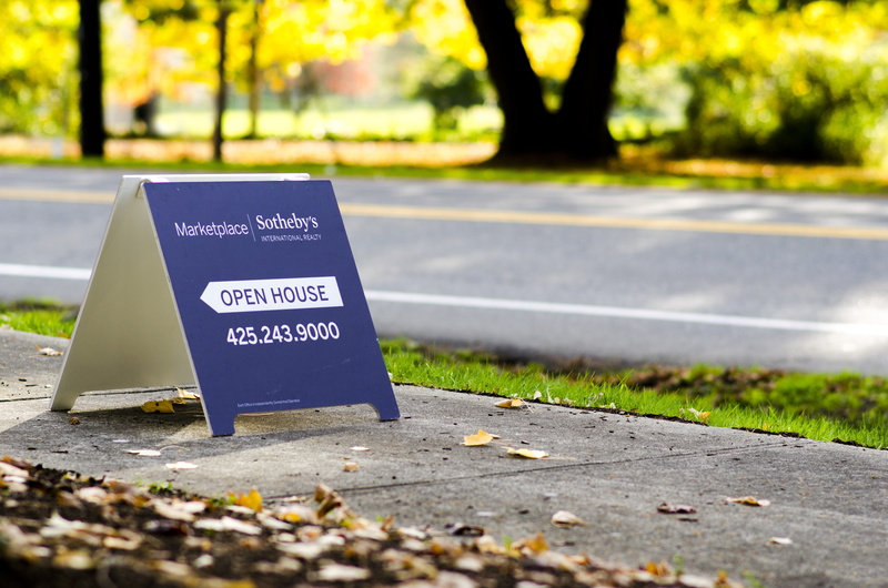 market, rent, blue, aboard, road, symbol, message, housing, information, buy, people, tree, agent, business, 4K, communication, real-estate, information sign