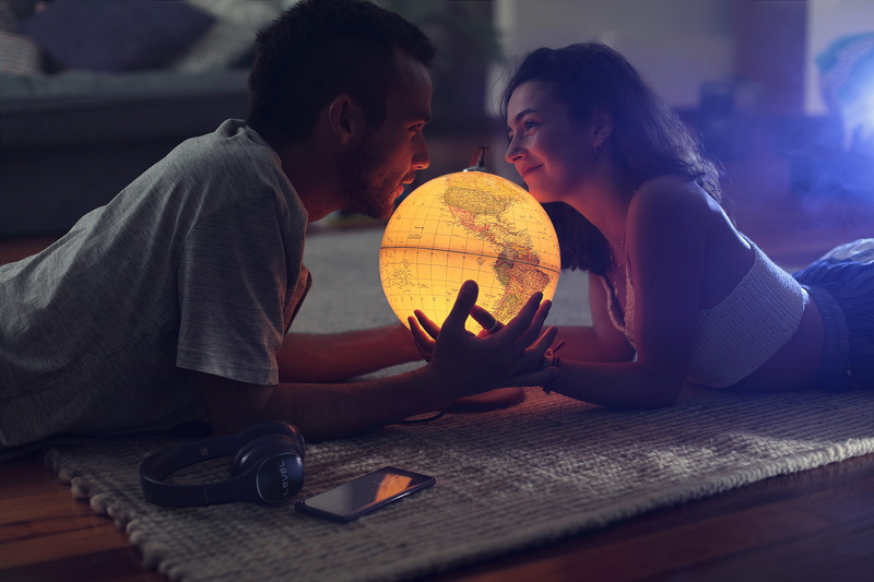 couple - relationship, model, pose, together, relaxation, indoors, women, adult, travel, light, positive emotion, lifestyles, people, men, 2K, lifestyle