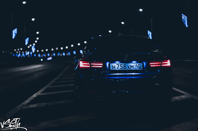 city, land vehicle, blue, outdoors, direction, auto, no people, government, road, tail light, motor vehicle, lighting equipment, Vladimir Smith, dark, dimensions
