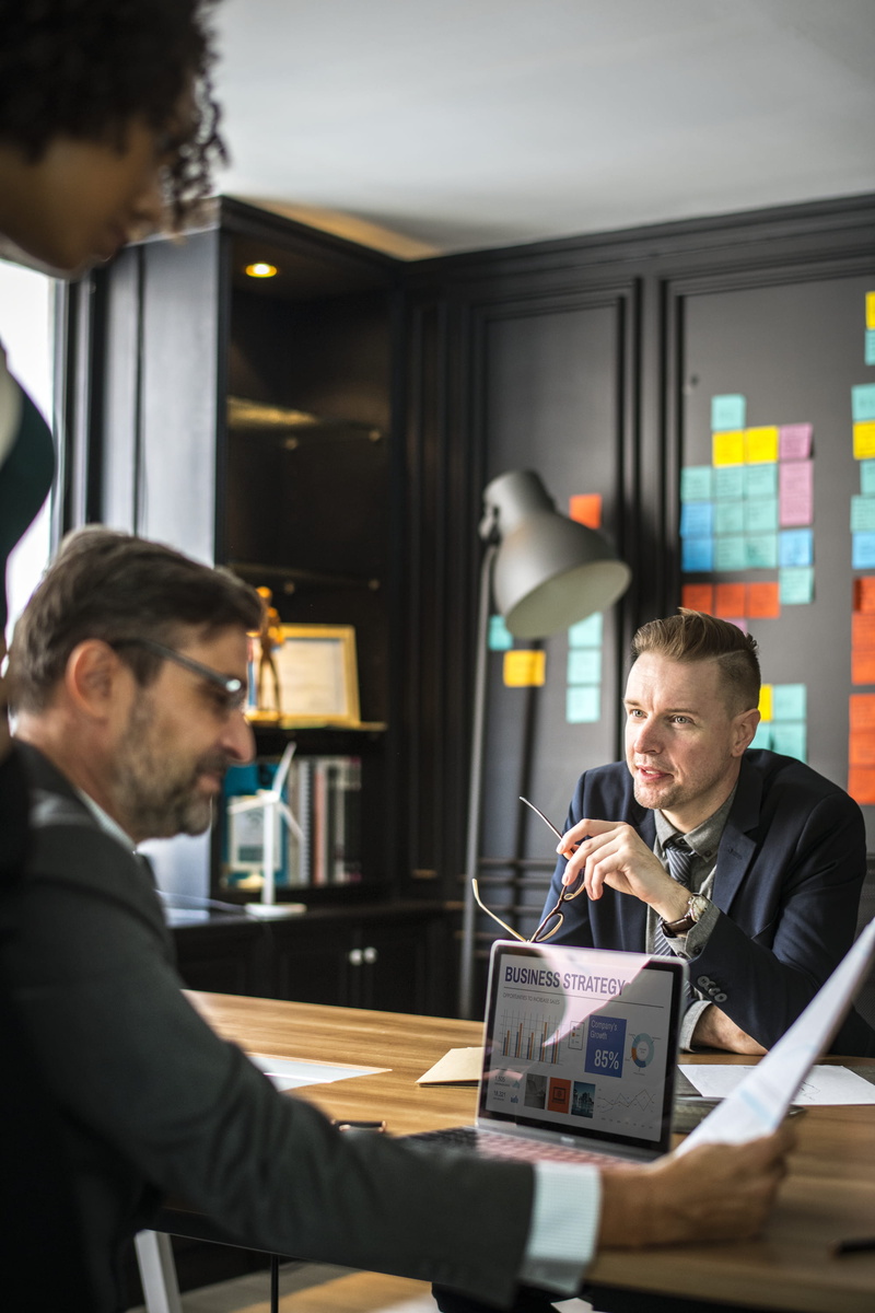 discussion, laptop, black, office, mature men, serious, technology, young men, 2K, real people, teamwork, team, jacket, sitting, men, suit, communication
