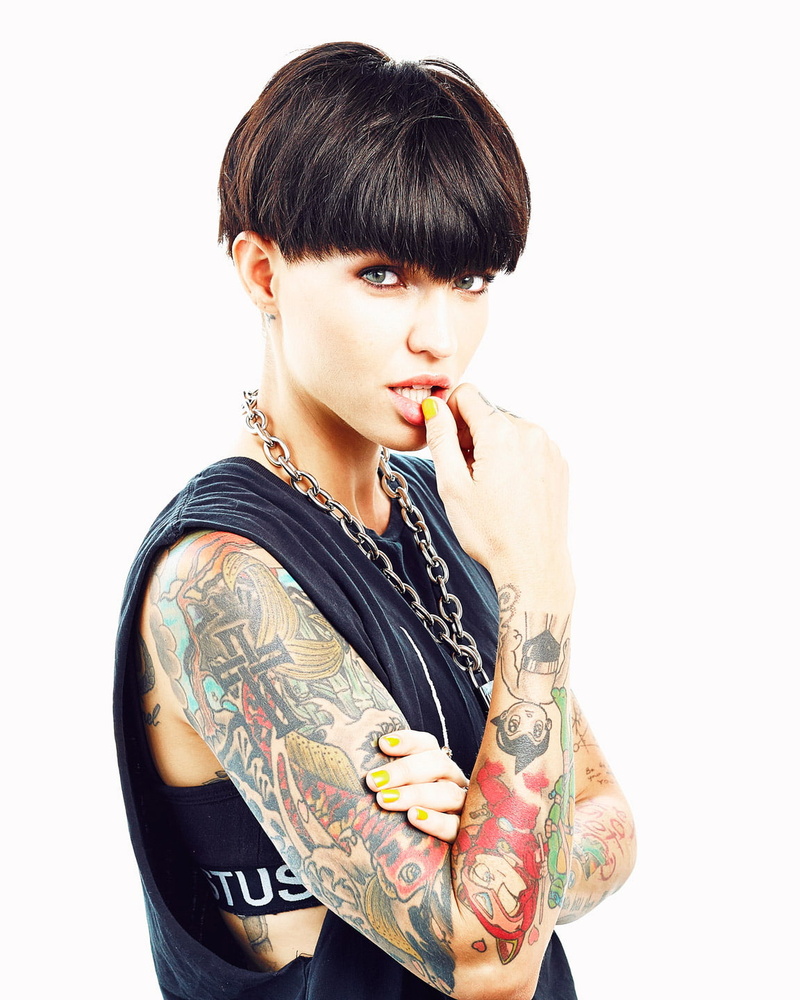 adult, short hair, cut out, fashion, looking, white background, one person, beautiful woman, studio shot, young adult, hairstyle, bangs, indoors, body part