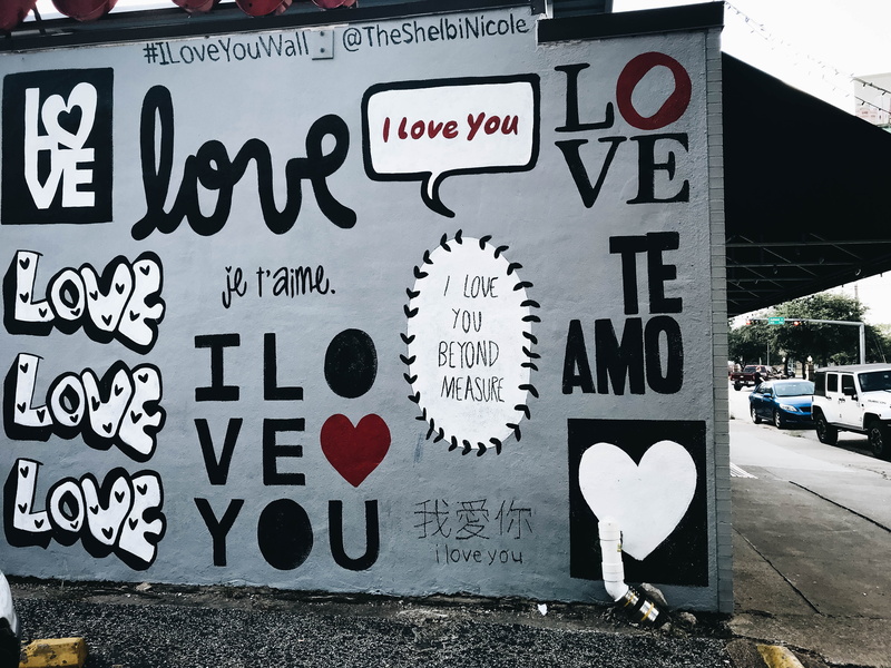 whie, art, gray, architecture, transportation, day, sign, 4K, communication, wall, mural, no people, script, white, built structure, text, graffiti, speech bubble