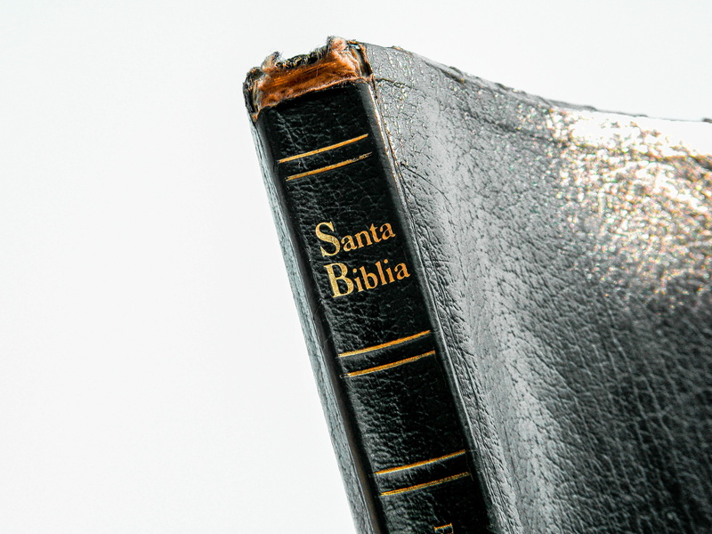 rusty, metal, biblia, black color, santa, old, 4K, architecture, text, copy space, nature, single object, close-up, indoors, book, communication, sign