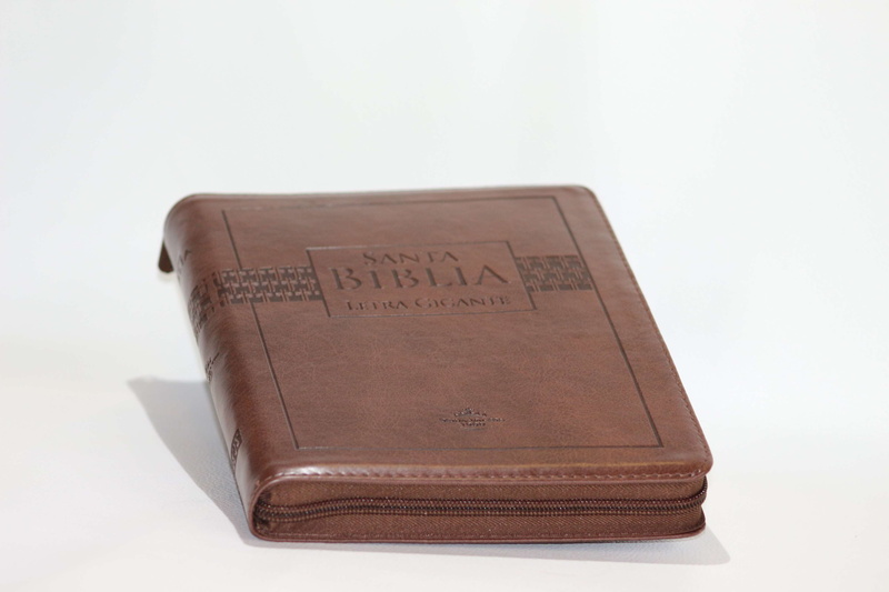 bible, 4K, still life, single object, holy book, copy space, holy bible, old, close-up, brown, santa biblia, studio shot, publication, text, leather, biblia