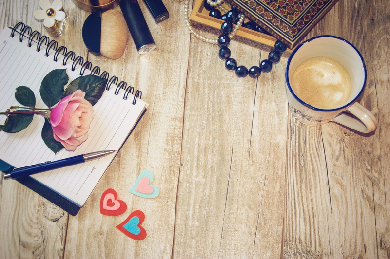 refreshment, cosmetics, directly above, heart shape, food and drink, high angle view, mug, indoors, coffee cup, coffee - drink, close-up, lipstick, still life