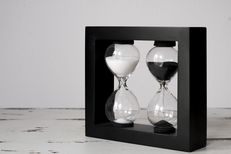 indoors, countdown, glass - material, no people, sand, art, kuechenuhr, hourglasses, table, land, design, 5K, instrument of measurement, clock, single object