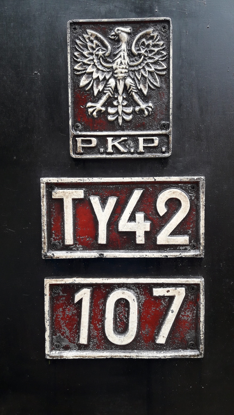 sign, text, 4K, pkp, metal, western script, close-up, information, indoors, red, security, communication, new filtrate, locomotive, no people, an array of
