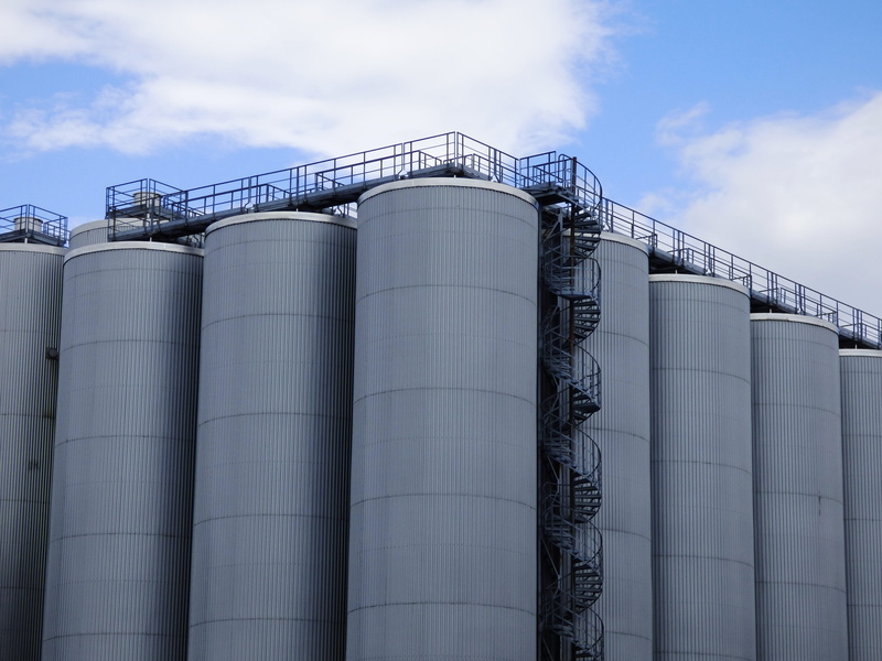 machine production line, Brewery, refinery, fuel and power generation, no people, the device, low angle view, buildings, Tychy, blue, storage tank, day