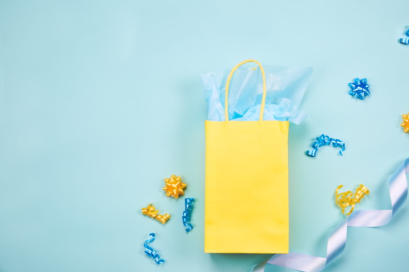 group of objects, 4K, photo, no people, emotion, gift, indoors, gift box, blue background, ribbon, Celebrate, Bag, paper, wrap, medium group of objects