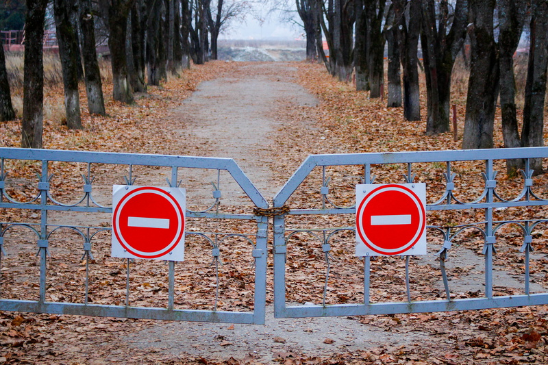 4K, nature, gate, direction, autumn, warning sign, partly cloudy, area, stop, sadly, outdoors, forbidden, road sign, only pedestrians, plant, information