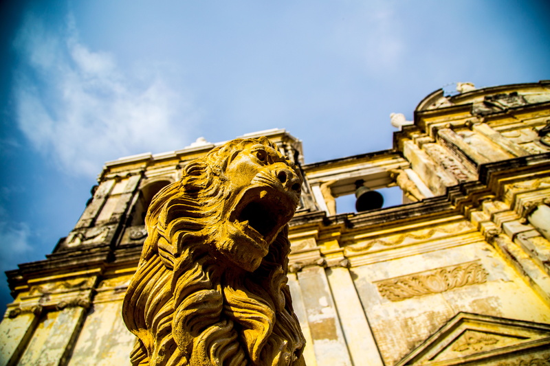 built structure, human representation, architecture, no people, travel destinations, gargoyle, león department, statue, low angle view, building, catholic