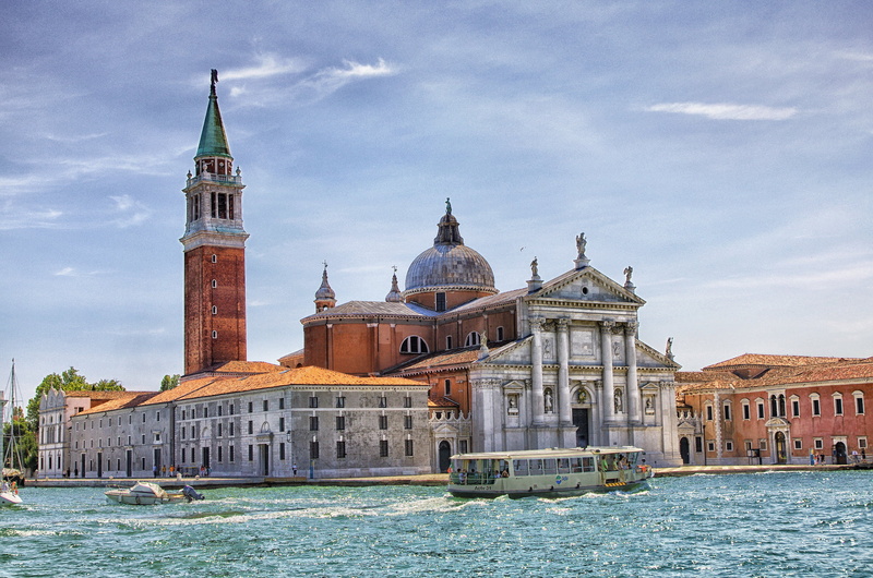the sky, canal, outdoors, spire, tourism, water, travel, built structure, sky, belief, tower, travel destinations, Italy, place of worship, channel, 1080P