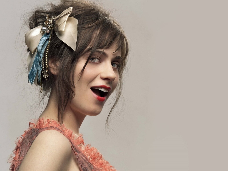 happiness, brown hair, women, smiling, 720P, beige background, fashion, Zooey Deschanel, beautiful woman, hairstyle, young women, headshot, hair, young adult