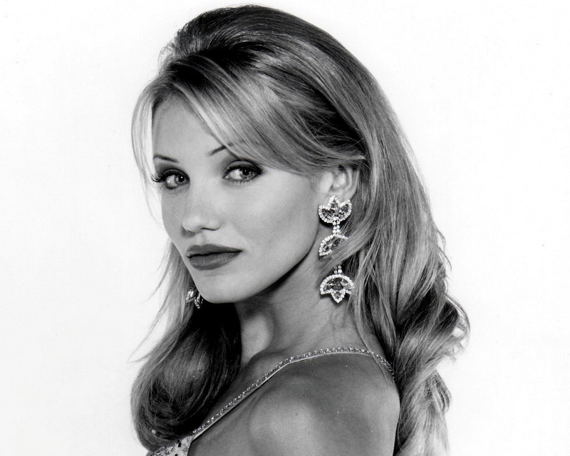 jewelry, human face, 720P, indoors, young adult, Cameron diaz, beautiful woman, looking at camera, Tina carlyle, women, Mask, studio shot, one person