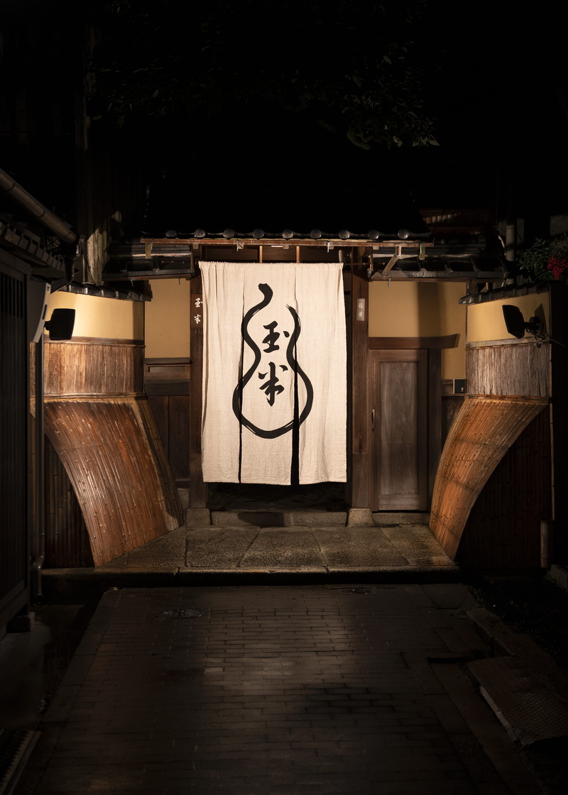 interior design, graffiti, human representation, room, indoors, decor, art and craft, art, crypt, architecture, canvas, kanji, representation, warehouse