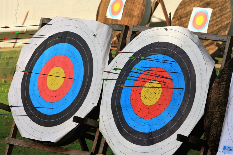 close-up, target, multi colored, exactly, outdoors, Archery, Disc, arch, arrow, hits, geometric shape, aiming, middle, arrow - bow and arrow, sports equipment