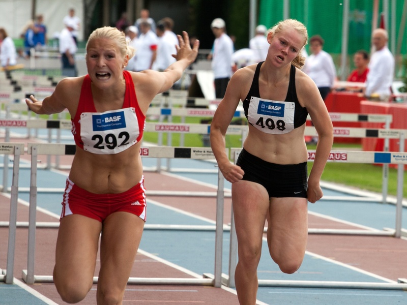 focus on foreground, marathon, real people, clothing, running track, sport, outdoors, athlete, women, lifestyles, 2K, adult, sports Track, men, sports clothing