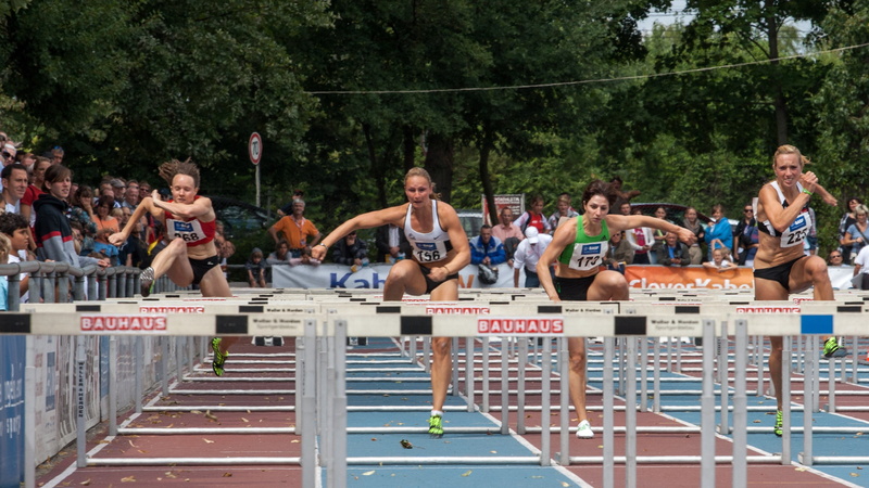 group of people, sport, tree, real people, plant, architecture, athletics, hurdles, young adult, water, sports race, 2K, men, large group of people, crowd