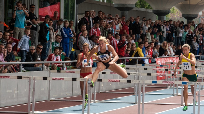men, spectator, railing, track and field, large group of people, lifestyles, adult, skill, real people, audience, 2K, hurdles, full length, crowd, sport