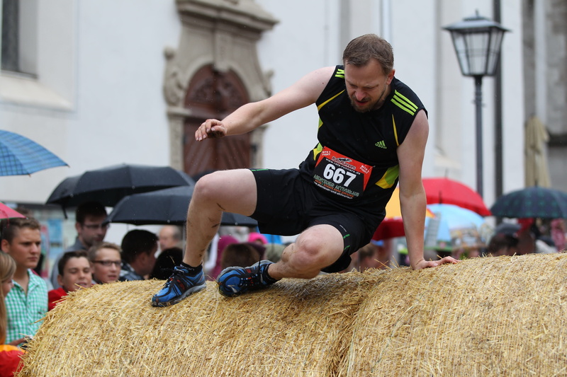 teenager, extreme running, motivation, crime, fun run, Run, competition, 4K, sitting, outdoors, run, males, Cross Country, full length, effort, people