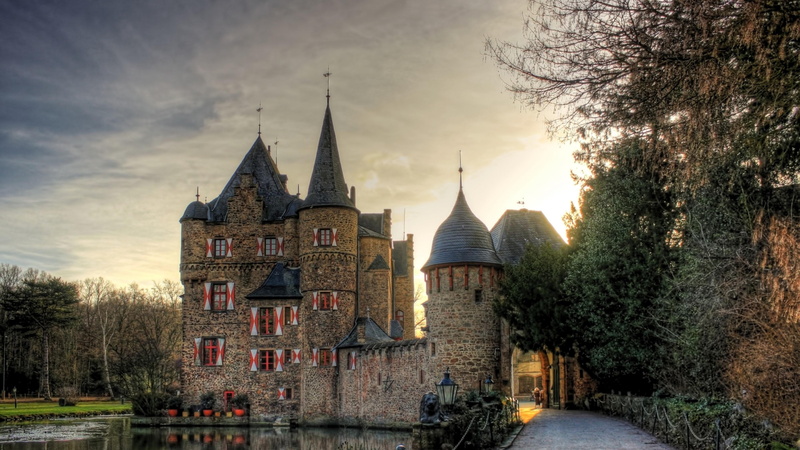 mechernich, moat, lake, no people, evening, castle, water castle, built structure, belief, germany, tourist attraction, cloud - sky, medieval architecture