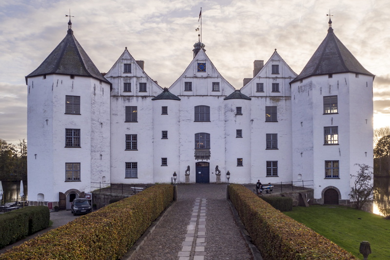no people, nature, built structure, places of interest, facade, city, the way forward, castle, building, street, glücksburg, house, window, mecklenburg