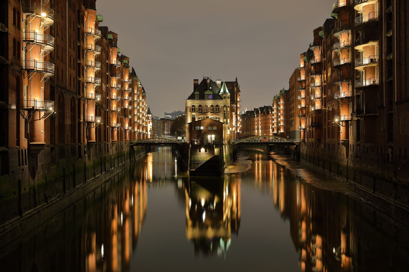 canal, waterfront, built structure, 5K, reflection, nature, hafencity, bricks, buildings, connection, night, landmark, bridge, building, sky, building exterior