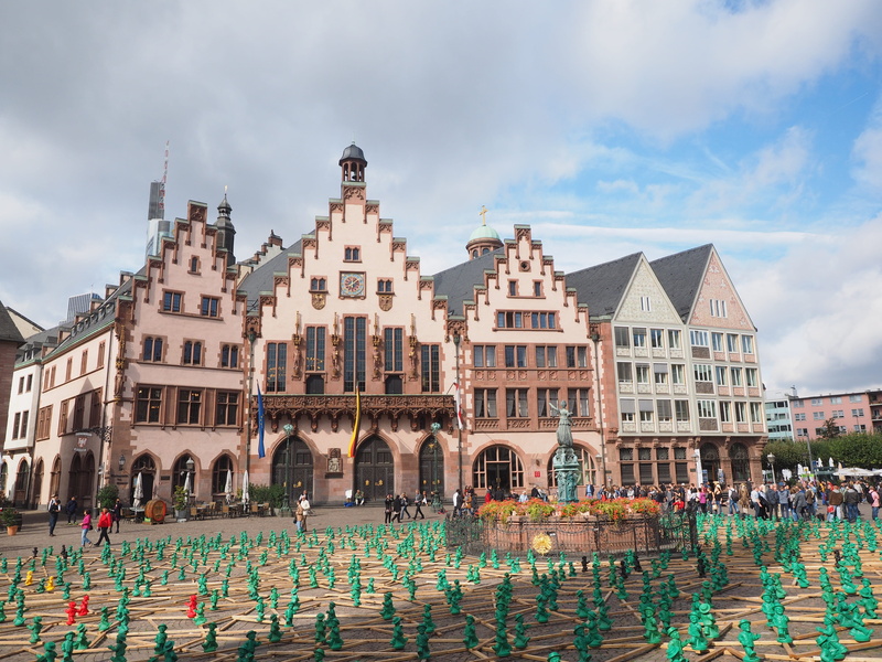 ottmar hörl, art installation, ddr-invention, building exterior, ost-ampelmann, landmark, art, unit symbol, males, a symbol of unity, overcome limits, the fountain of justice