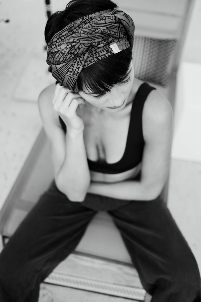 indoors, happiness, scarf, women, black and white, female, one person, emotion, depression - sadness, young women, focus on foreground, caucasian, clothing