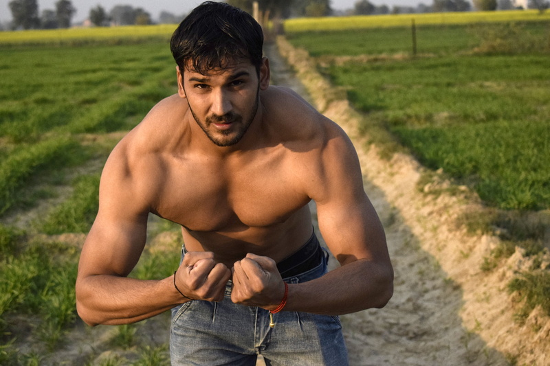 people, six packs, lifestyle, traps, man, summer, flexing, 5K, healthy lifestyle, young adult, bodybuilder, young, effort, sky, young men, exercising