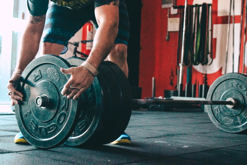 weights, real people, 4K, weighlifter, weight, holding, sports training, barbell, one person, gym, sports equipment, sport, adult, tire, lifestyles, heavy