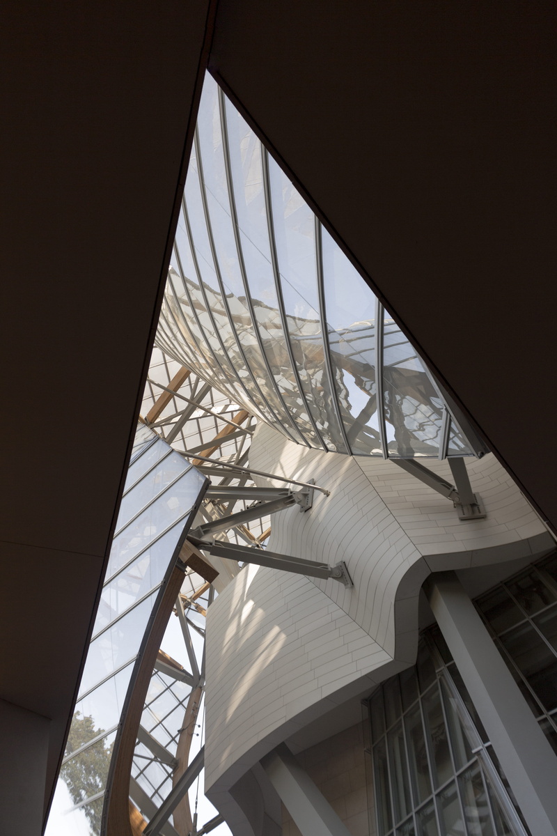 metal, 5K, sky, nature, staircase, bridge, girder, city, low angle view, built structure, transportation, paris, architecture, day, louis vuitton foundation