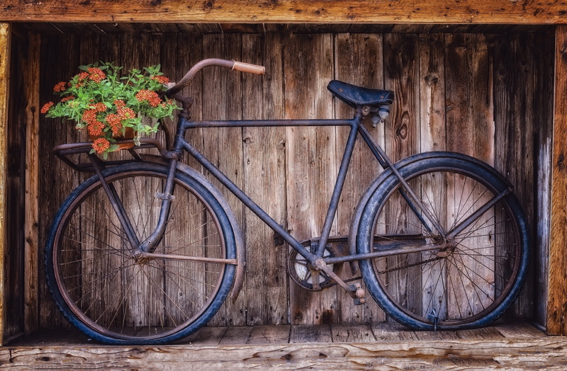 outdoors, 5K, retro, nature, metal, park, turned off, bicycle, leaning, wood - material, rust, parking, wall, cycle, past, old, wall - building feature