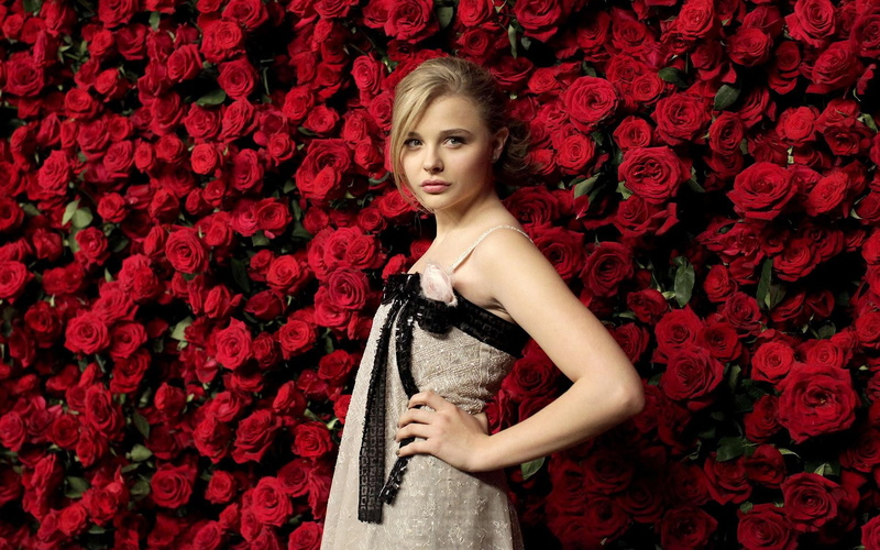 clothing, fashion, women, young women, 1080P, Chloë Grace Moretz, looking at camera, hairstyle, adult, red, one person, beautiful woman, glamour, beautiful people