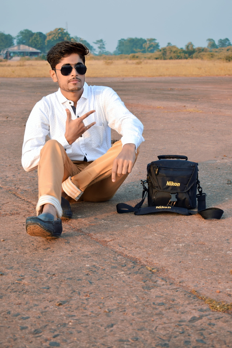 leisure activity, full length, nature, 2K, glasses, model, casual clothing, sunglasses, attitude, outdoors, styles, poses, young adult, day, real people